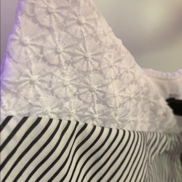 BCBG top - Picture 3 of 7